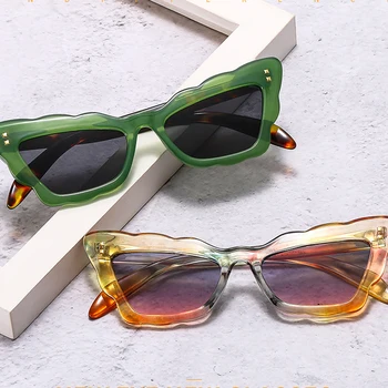 Слънчеви очила с вълнообразни рамки в малка рамка, модерни очила с защита от uv, тенденция декорация, цветни слоеве, светъл слънцезащитен крем, който е необходим за пътуване